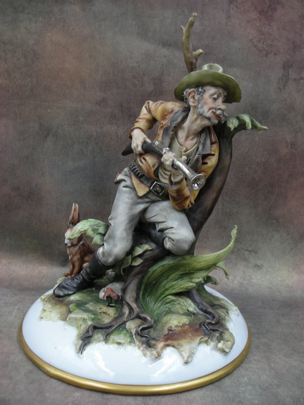 Статуэтка. Фарфор. Охота на зайца. Capodimonte. Италия