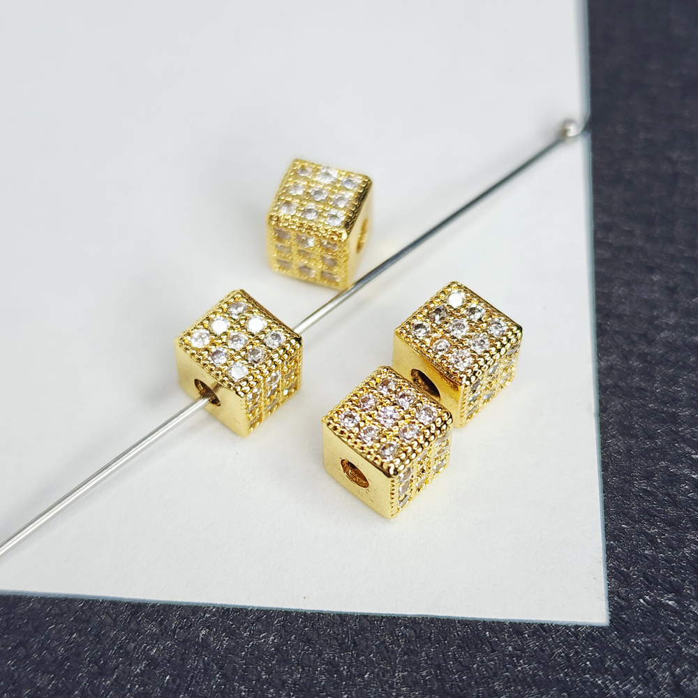 Кубик с фианитами, позолота, р-р 6мм, люкс фурнитура, штучно