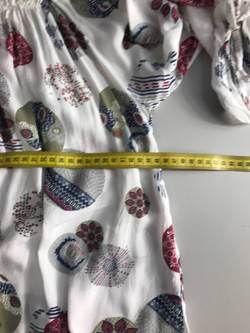 Блузка приятной расцветки, визуально на 46 размер