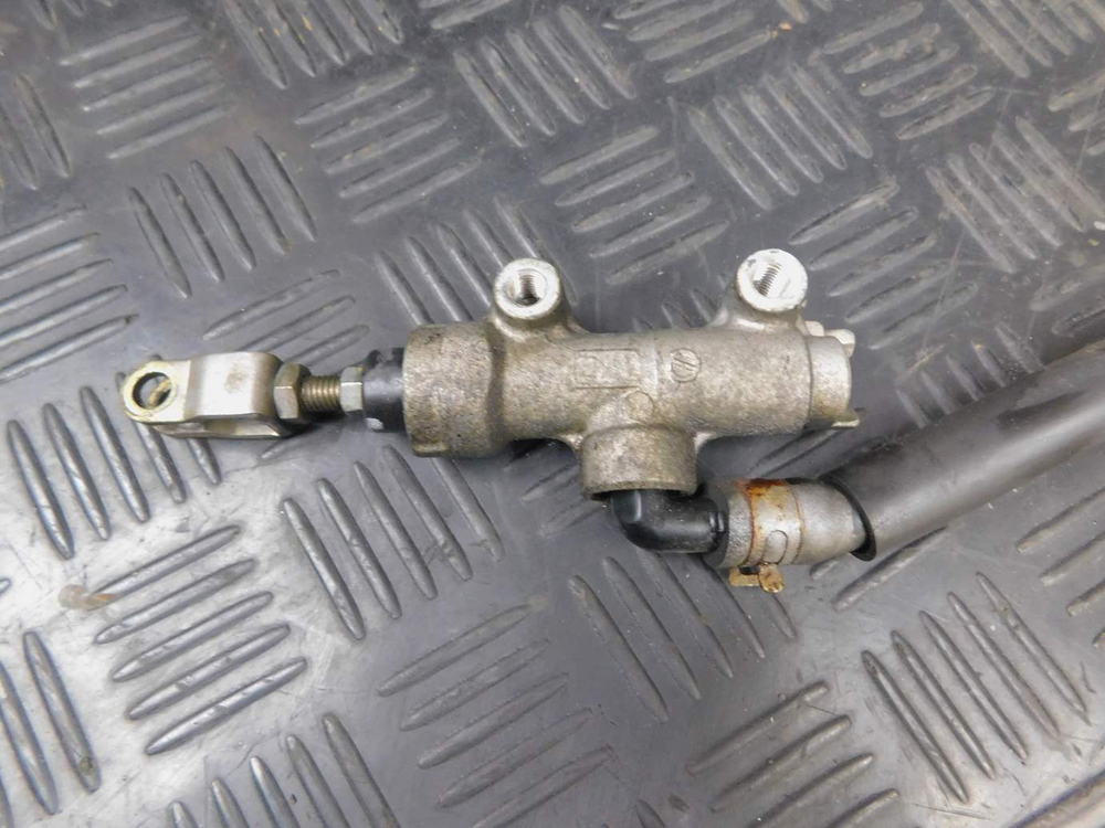 Цилиндр заднего тормоза Kawasaki ZZR 400 98 053027