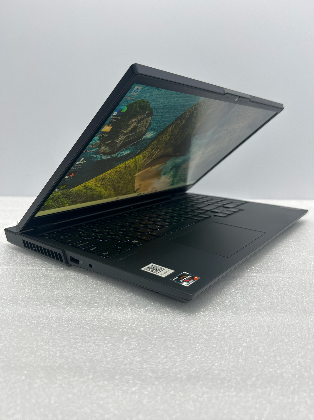 Ноутбук Lenovo Legion 5 15ARH05H (82B10083RU) 15.6"/AMD Ryzen 7 4800H /RAM 16 GB/SSD 512 GB/RTX2060/1920x1080/IPS 144 Hz/Windows 11/Подсветка кл-ры: LED/черный. Состояние: Уценка/большой след на матрице от клавиатуры/С1