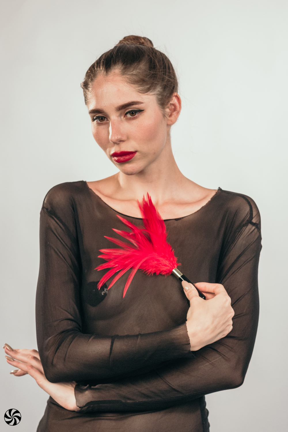 Тиклер Burlesque Plume Red