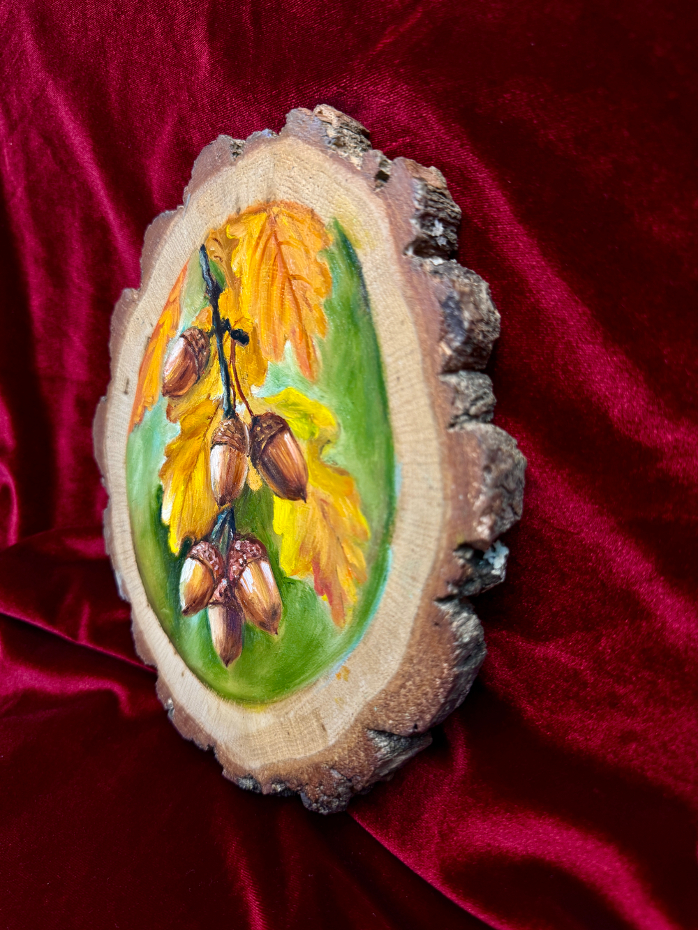 Веточка дуба - картина маслом на срезе дуба с корой | Художница Ефимова Ольга