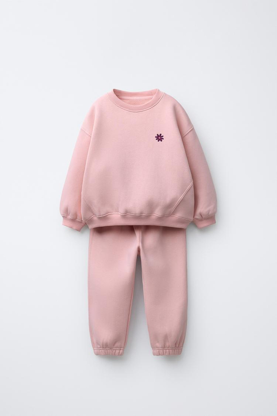 ZARA КОМПЛЕКТ ИЗ ТОЛСТОВКИ И ДЖОГГЕРОВ С ВЫШИВКОЙ, РОЗОВЫЙ