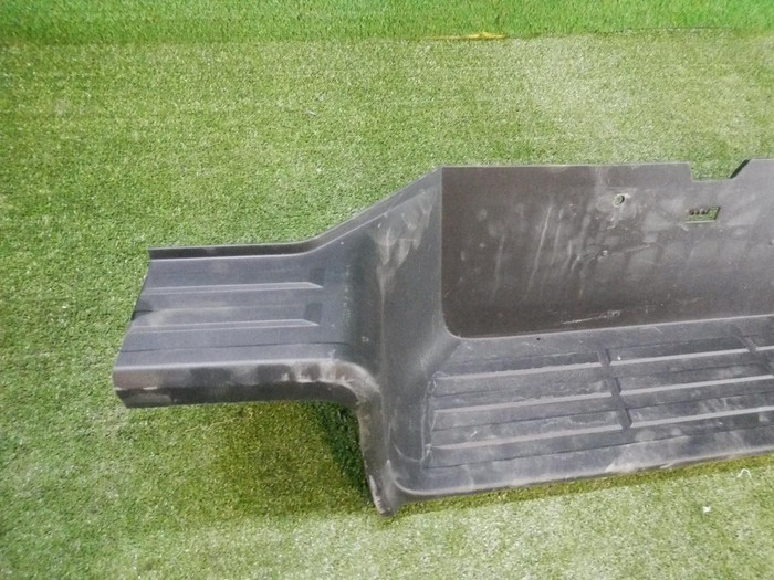 Накладка заднего бампера Toyota Hilux 8 (2015-н.в.)