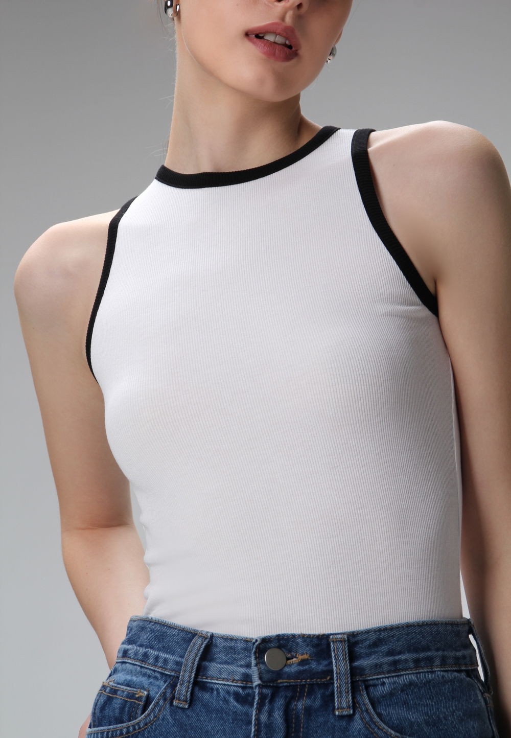 Топ-майка с отделкой