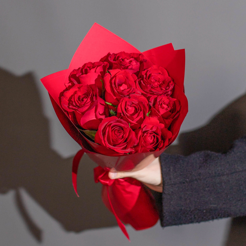 Букет 9 роз Кения 40 см в пленке красные