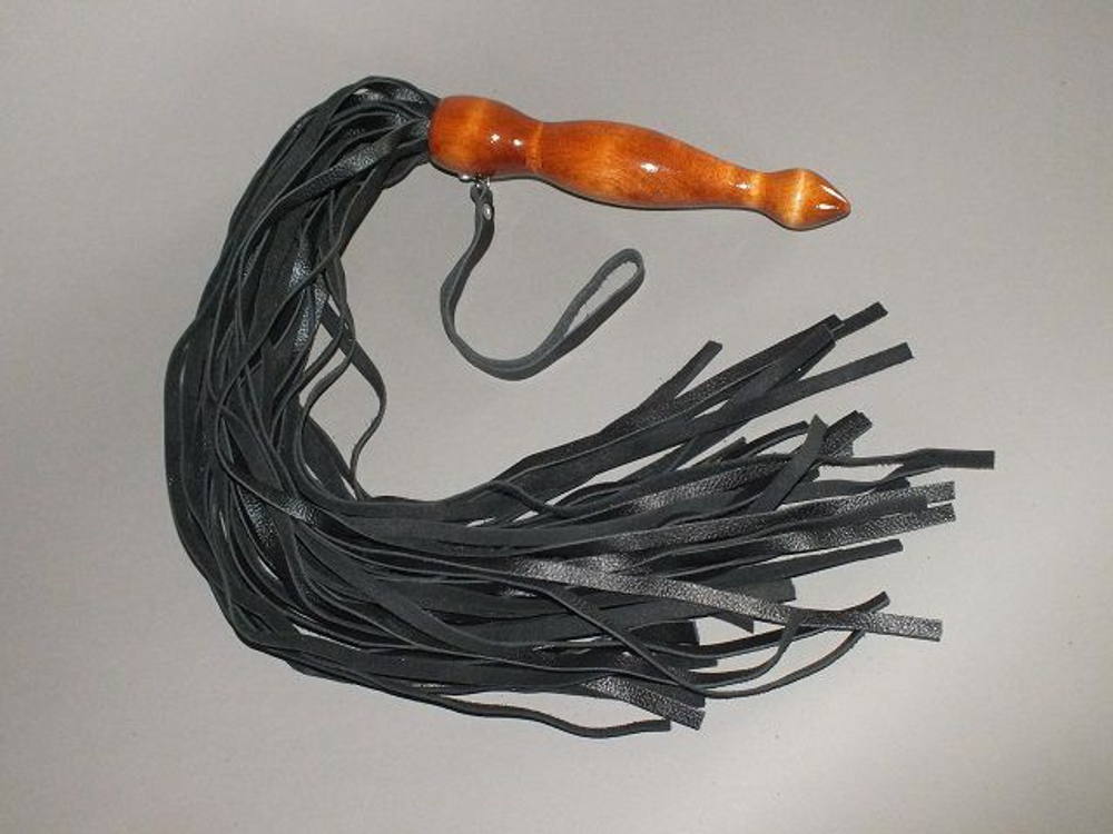 Флогер с деревянной, покрытой лаком ручкой (Цвет: черный)