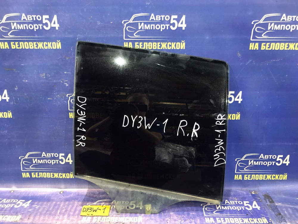 Стекло двери задней правой MAZDA DEMIO 2003