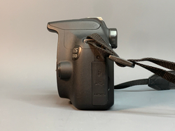 Canon 1200D kit 18-55mm 3.5-5.6 III 11.000 кадров