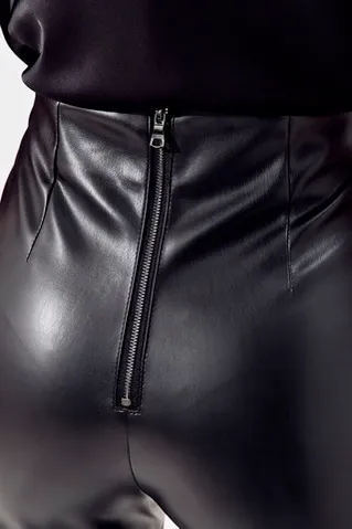 Брюки клеш из экокожи черного цвета