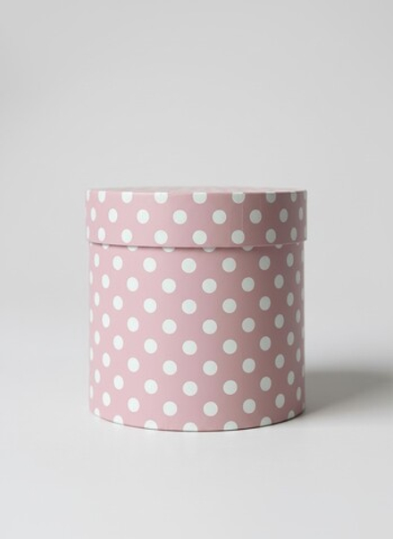 Плотная шляпная коробка с крышкой без лент. Цвет; Нежно розовый в горох.