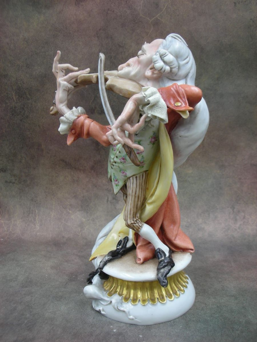 Статуэтка. Фарфор. Скрипач виртуоз. Capodimonte. Италия