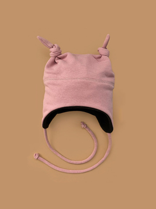 Мультисезонная шапка с узелками (светлая пудра)