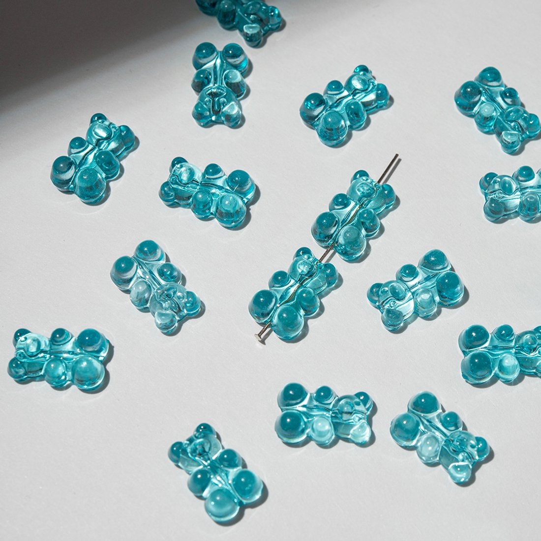 Подвеска "Мармеладный медвежонок", 18,5*12мм, продольное отверстие, голубой акрил