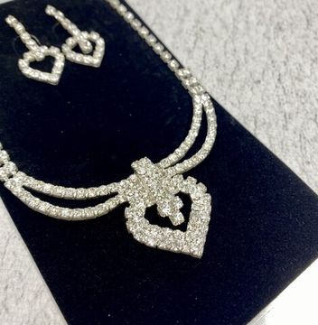 Комплект украшений, серьги + колье