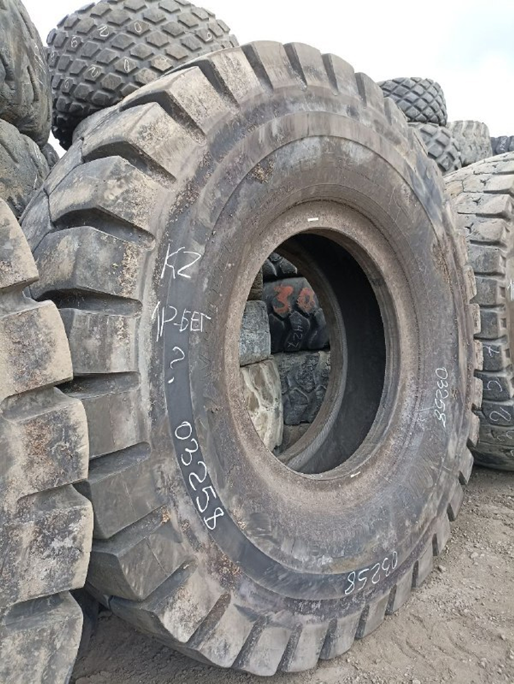 33.00R51 Bridgestone VRDP шина б/у