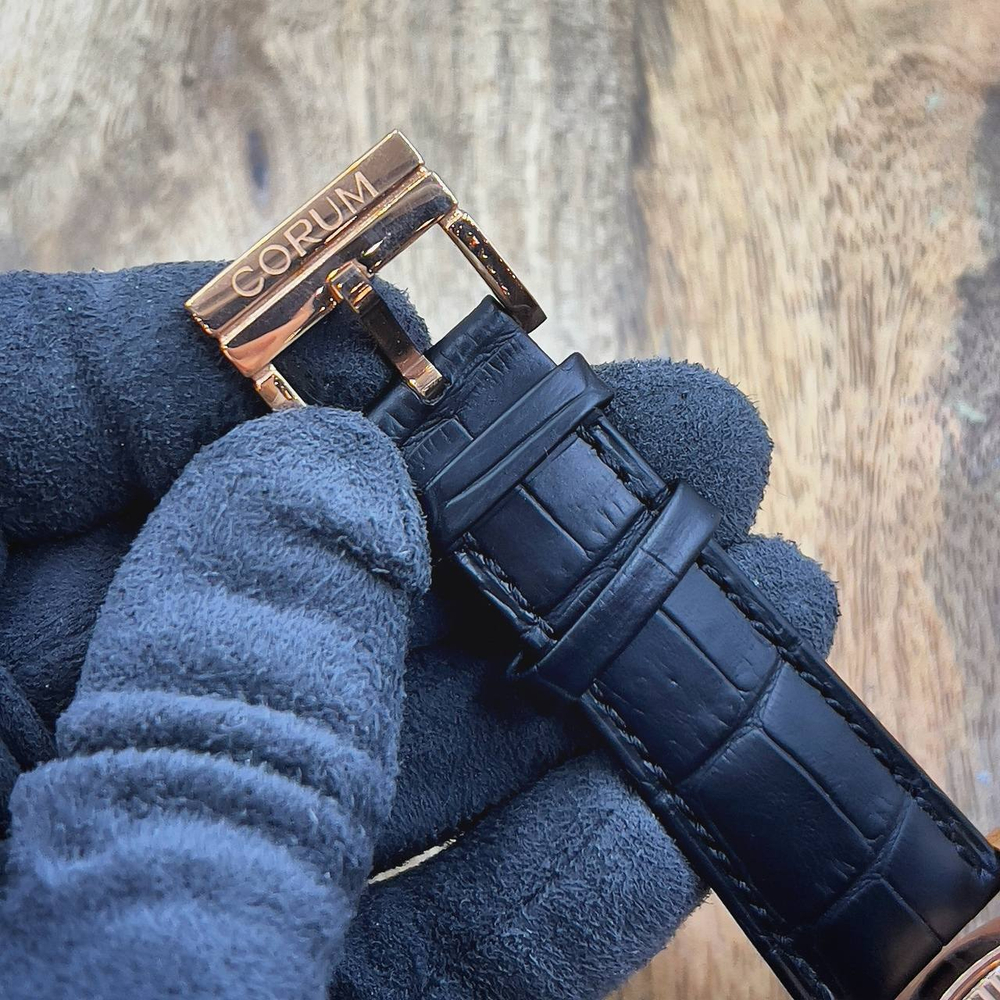 Часы Corum