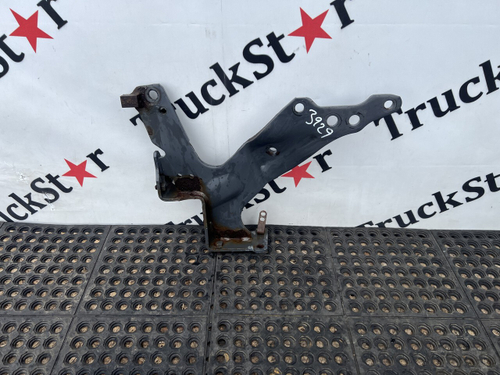 Кронштейн усилителя бампера правый