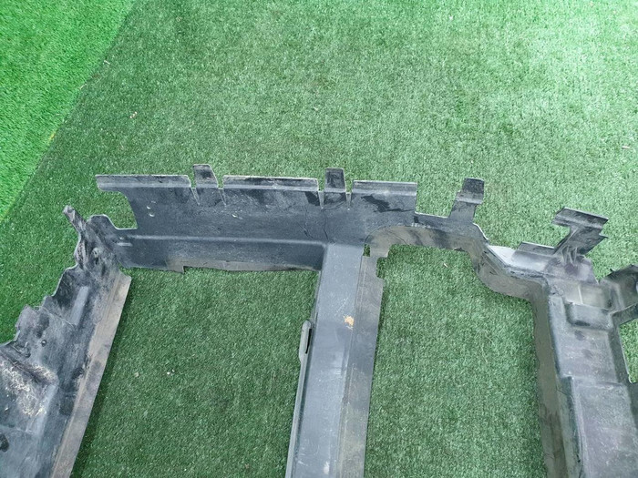 Воздуховод радиатора RR Vogue 4 L405 (2012-2022)