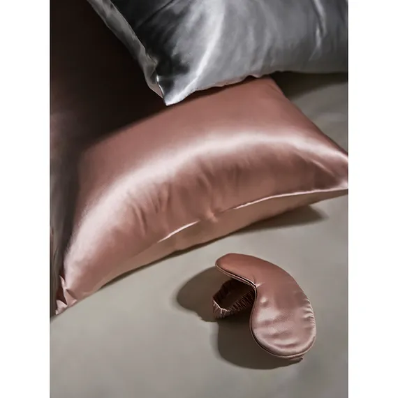 Маска для сна из натурального шелка цвета пыльной розы из коллекции essential