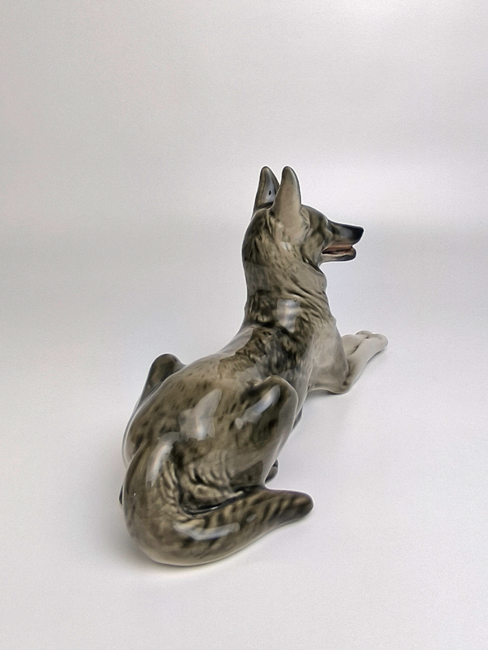 Фарфоровая статуэтка "Немецкая овчарка" ЛФЗ