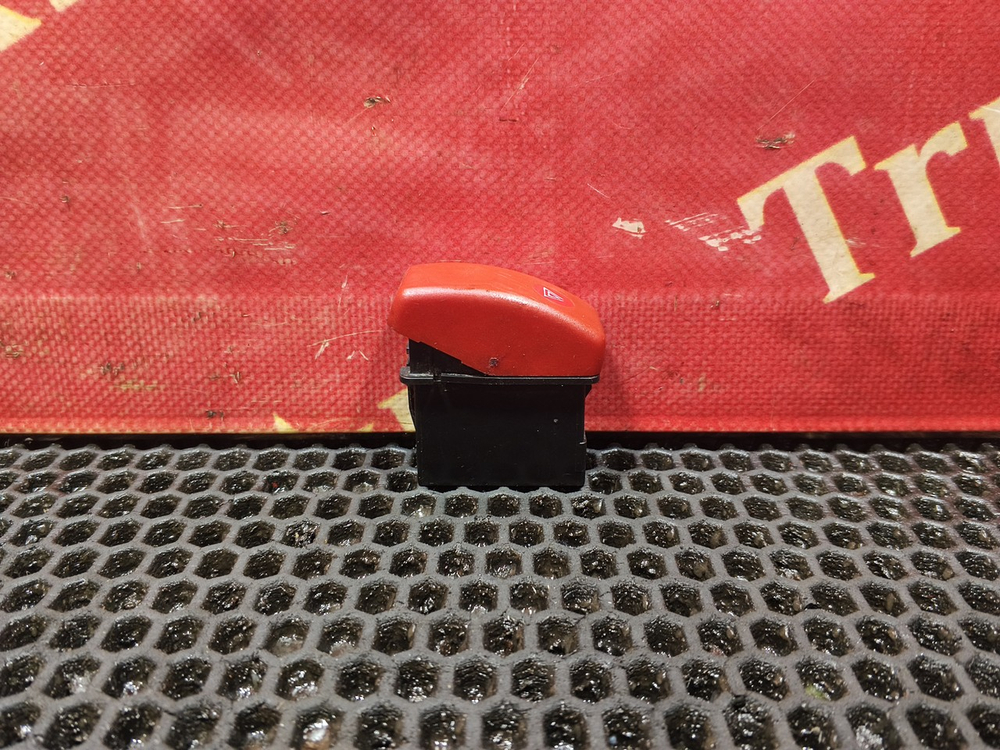 Кнопка аварийной сигнализации