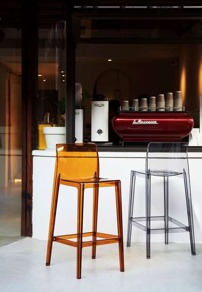 Полубарный стул Ghost 65 см прозрачный дымчатый