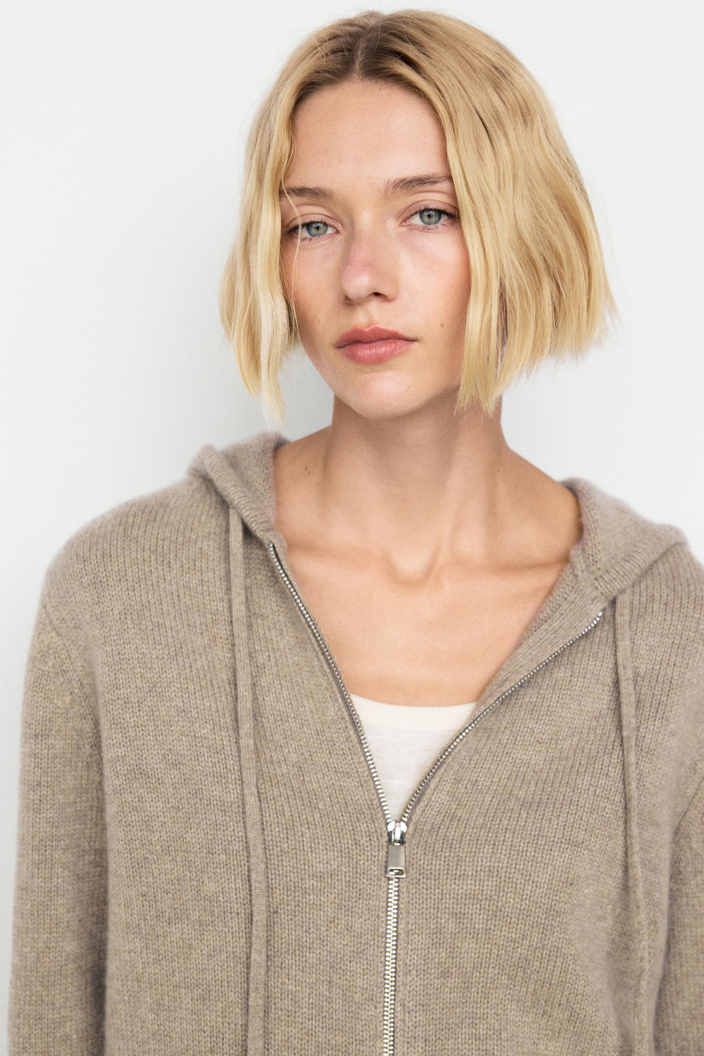Massimo Dutti Кардиган из 100% кашемира с капюшоном и молнией, бежевый