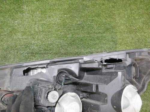 Битая Фара правая Lada Vesta (2015-2022) галоген