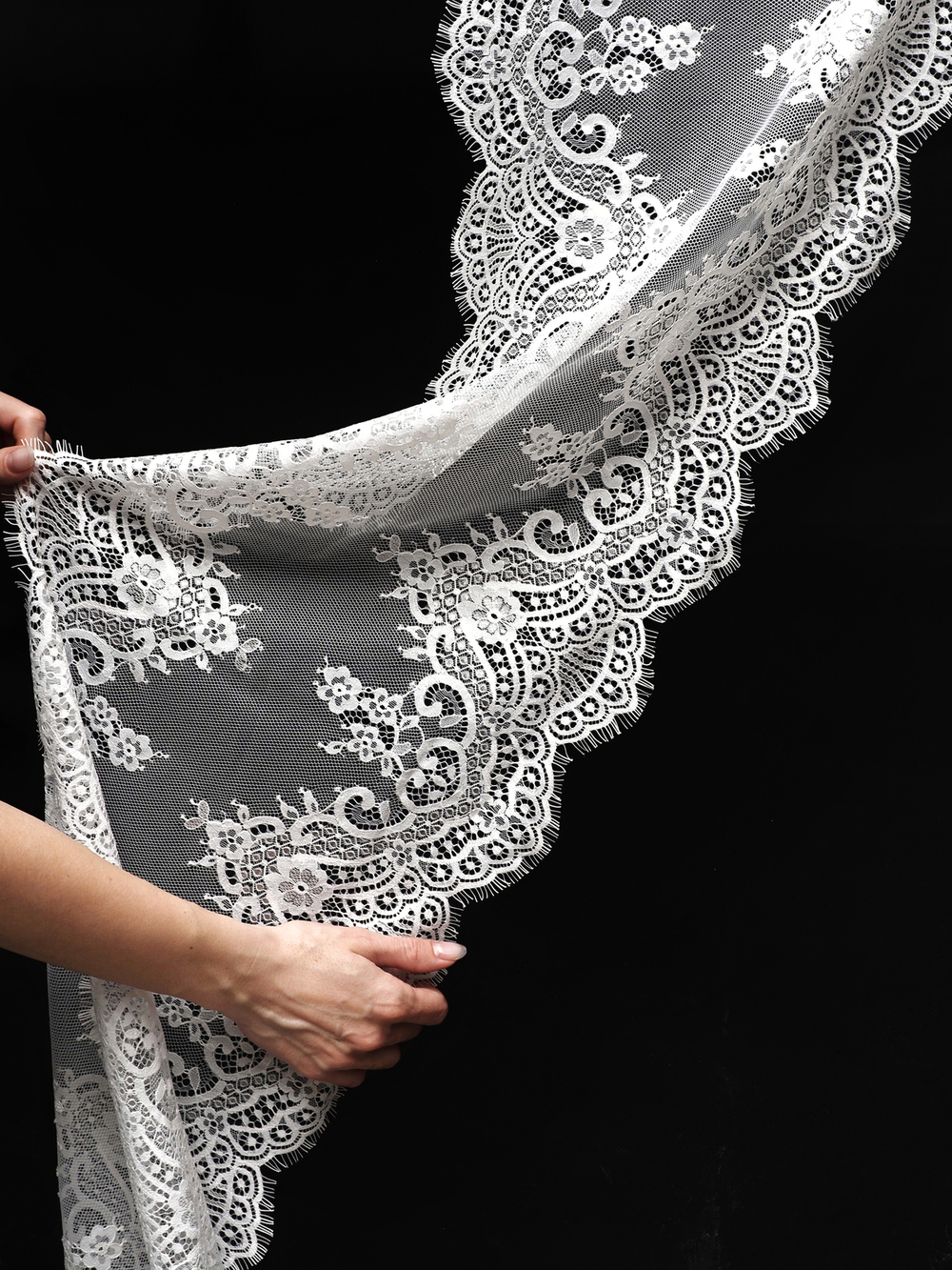 Кружево шантильи для белья теплое белое неэластичное ширина 36 см купон 2,9 м