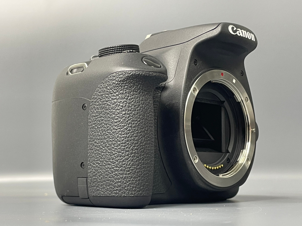 Canon 1200D Kit 18-55mm 3.5-5.6 II 900 кадров