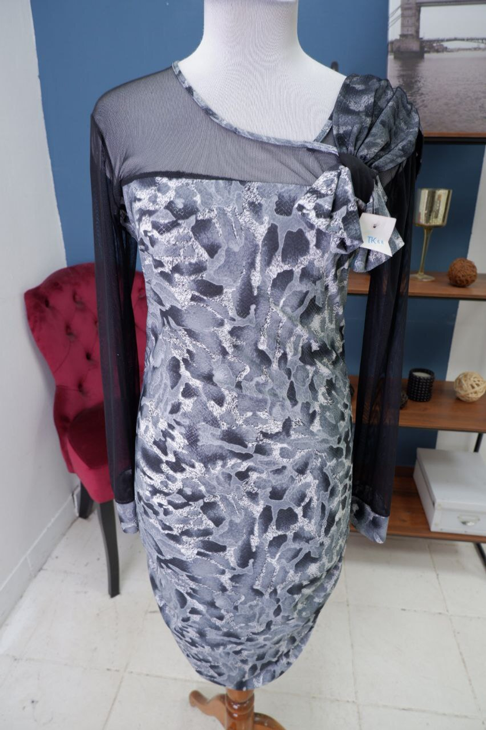 Платье оригинальное с принтом 44 размер, новое