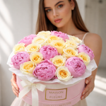 Нежная композиция "Lovely peonies & Roses" в розовой подарочной коробке "Maison des fleurs"