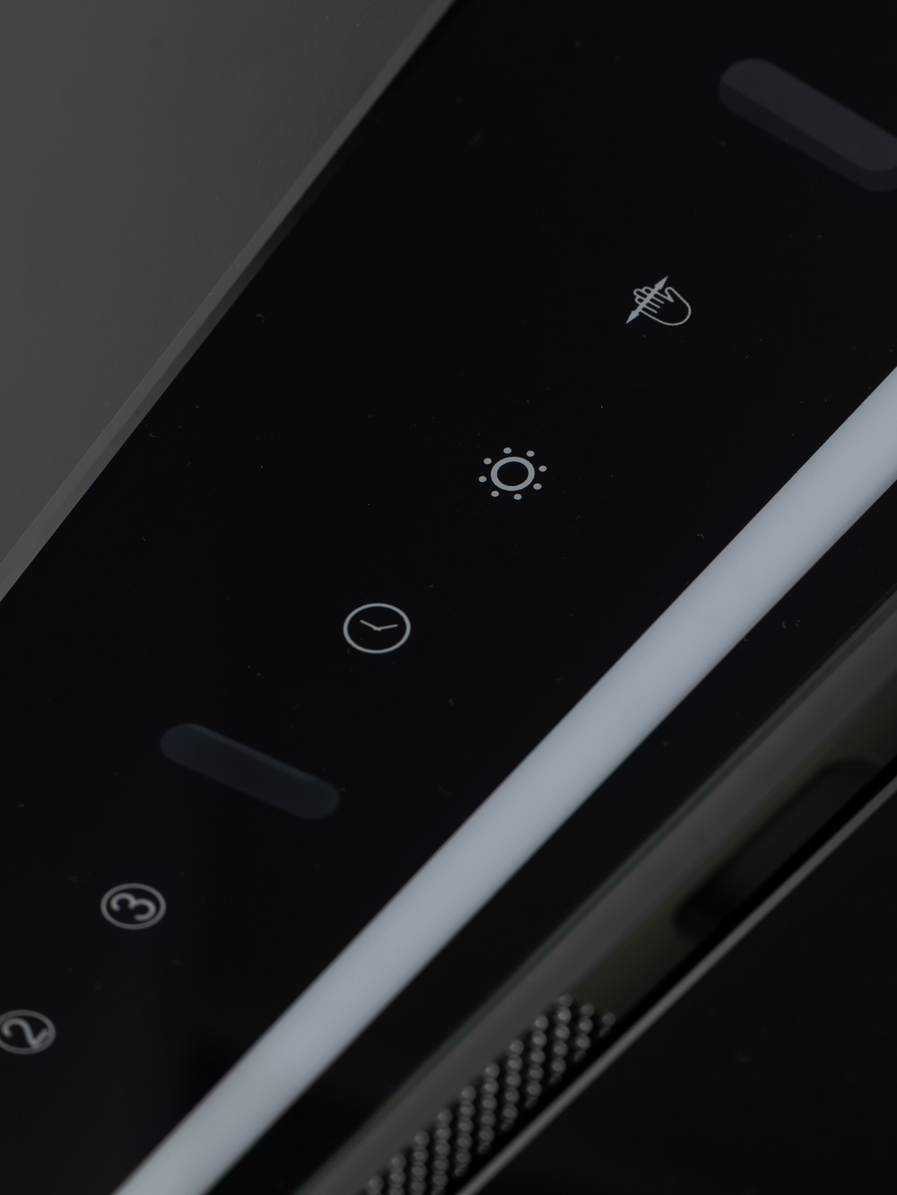 Вытяжка кухонная MACBI Ledy-60GT (BLACK) черный, D150мм,1200м3/ч, полновстраиваемая, мотор 230Ватт, стекло 60см, управл. сенсорное + управл. жестами