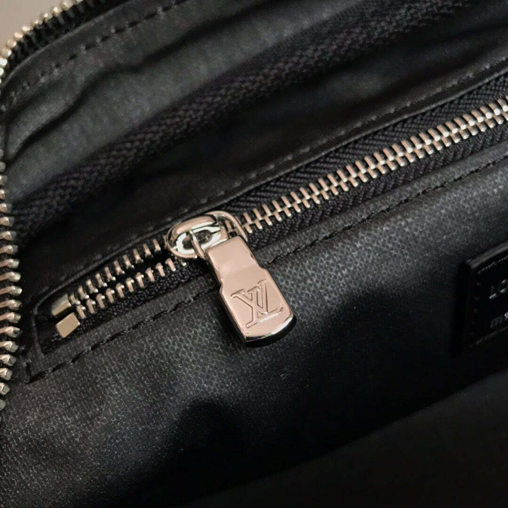 Louis Vuitton Toiletry Bag 25