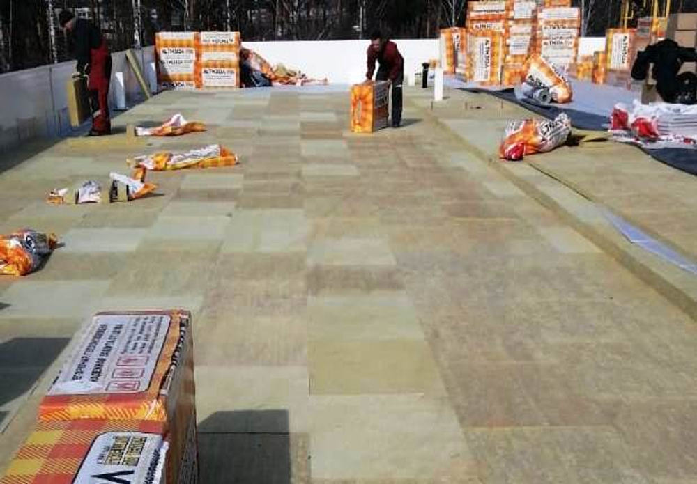 Поставка материала и монтаж кровли 850м2 с высокотехнологичной пароизоляцией.