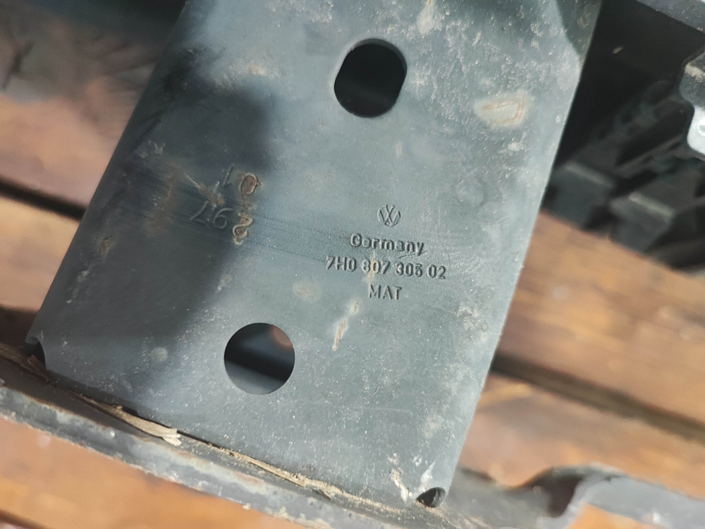 Усилитель заднего бампера VW Transporter T5 03-15 Б/У Оригинал 7H0807305