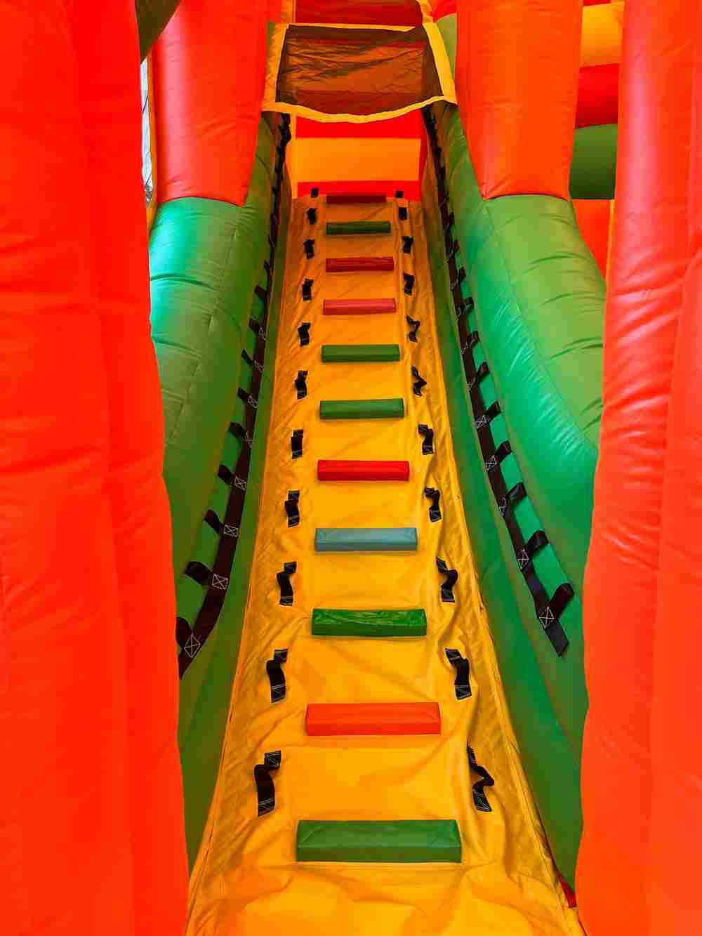 Коммерческий надувной батут с крышей «Смайлики», 10*6*6 м