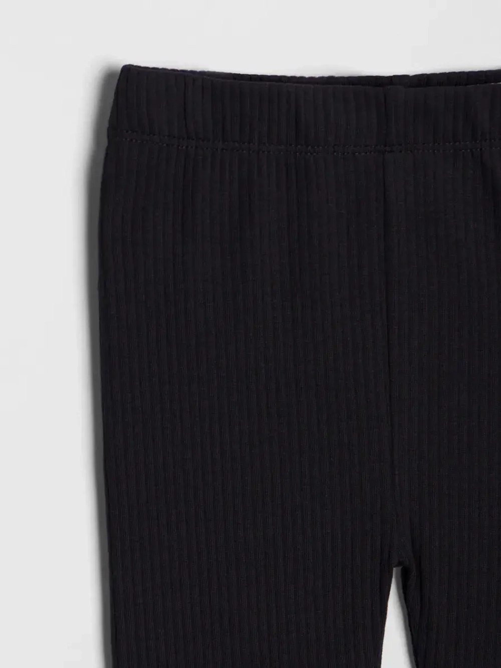 Черный костюм для девочки на осень