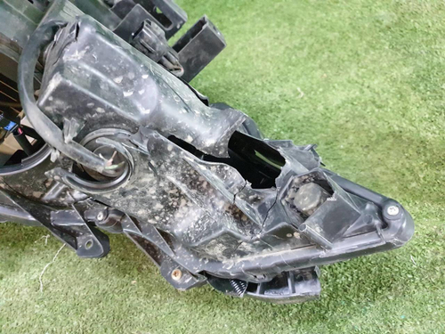 Битая Фара левая Toyota Land Cruiser Prado 150 (2013-2017) LED