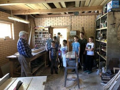 Занятия для детей по столярному делу в «Романовском Парке»