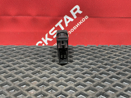 Кнопка освещения салона