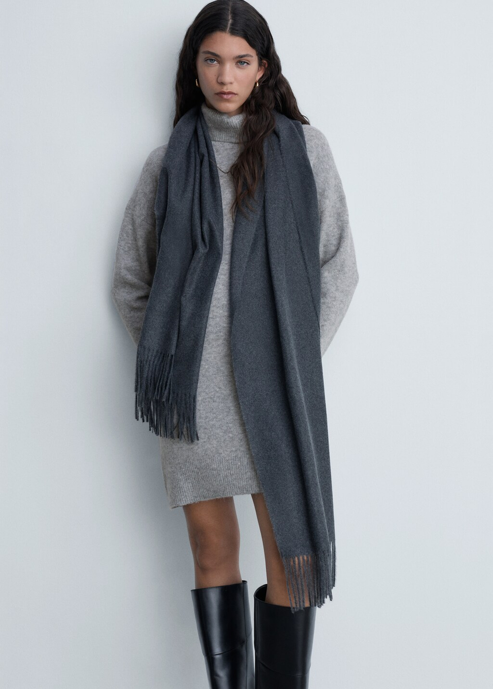 Трикотажное платье с воротником с отворотом