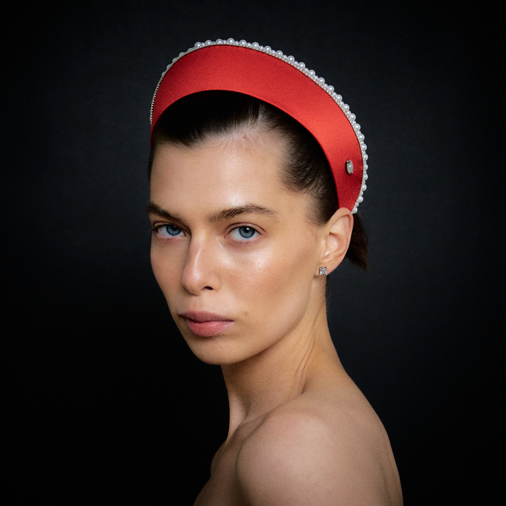 Кокошник красный с жемчужным декором