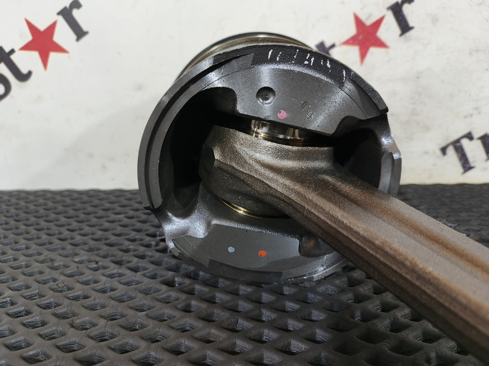 Поршень с шатуном