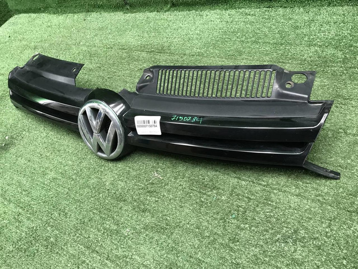 Решетка радиатора VW Golf 6 (2008-2012)