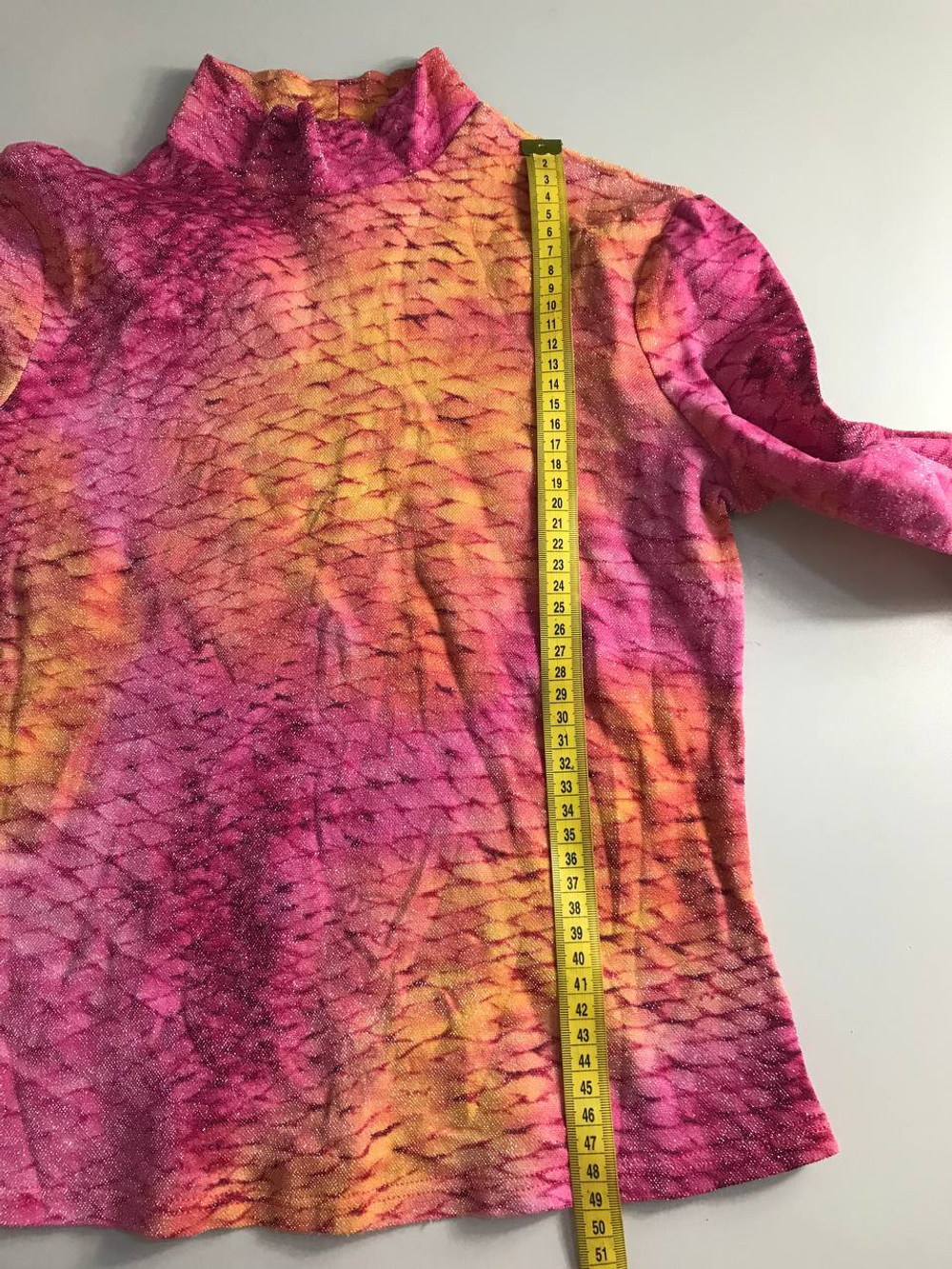 Кофта для яркого акцента в образе, визуально 42 размер