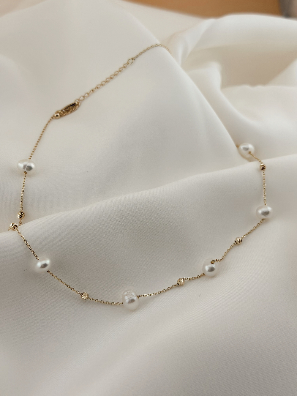 Колье из жемчуга на цепочке