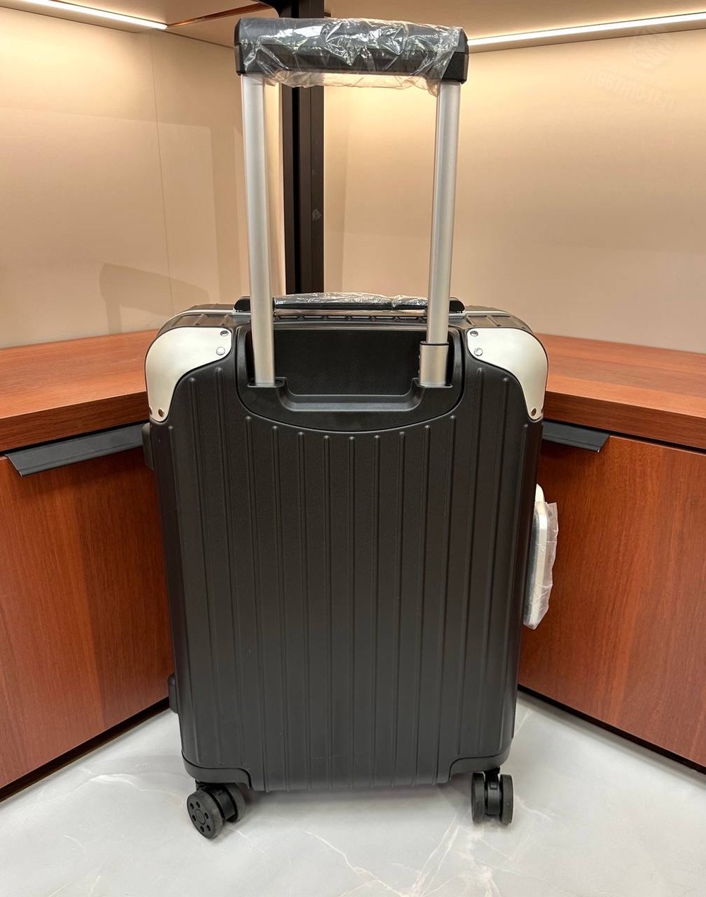 Чемодан Rimowa Hybrid